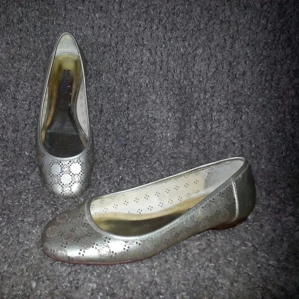 MICHAEL KORS-Dayton Flats-Gold Ballet Flats-Perforated Leather-SZ 6.5-Near Mint